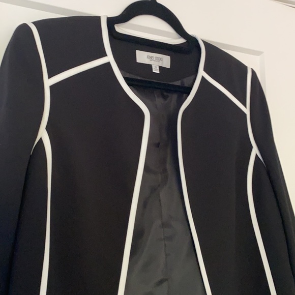 💥Jones studio Black and White blazer💥 - Picture 2 of 3